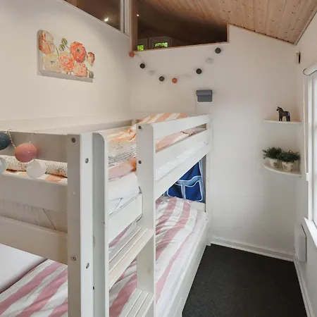 Ferienhaus Gorgeous In With Kitchen