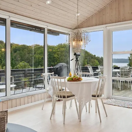 Holiday home Gorgeous In With Kitchen Borkop